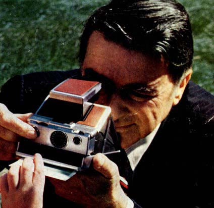 KODAK CONTRA POLAROID: UN CASO DE ANALISIS DEL COMPETIDOR Dr. Edwin H. Land Creador de la cámara Polaroid.