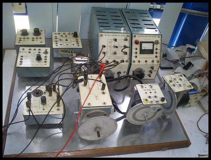 3.3 Diseño de acondicionadores de señales para los procesos a controlar 72 Figura 3.30: Servomotor (SERVO-MODULAR MS150).