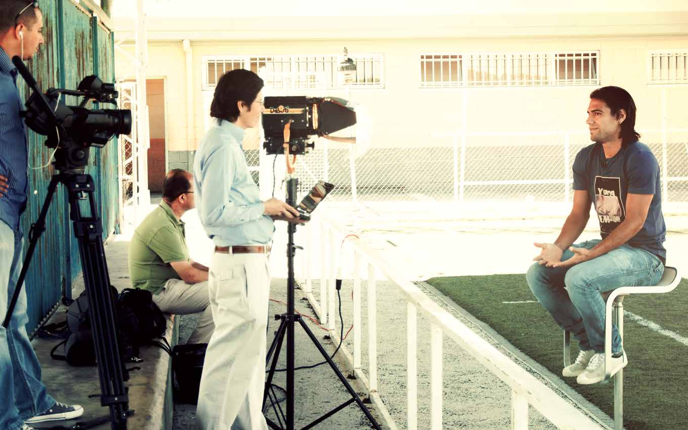 Estudios de Caso Reto: Producir testimonios en video con futbolistas latinoamericanos destacados en España para documental internacional.