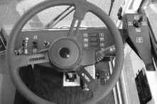 VOLANTE El volante controla la dirección de la máquina. La máquina es muy sensible a los movimientos del volante. Izquierda: Gire el volante hacia la izquierda.