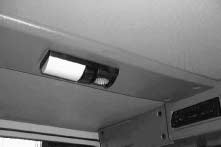 INTERRUPTOR DE LA LUZ DE LA CABINA Y PARA MAPAS El interruptor de la luz de la cabina y para mapas controla la luz de la cabina y para mapas situada en el techo de