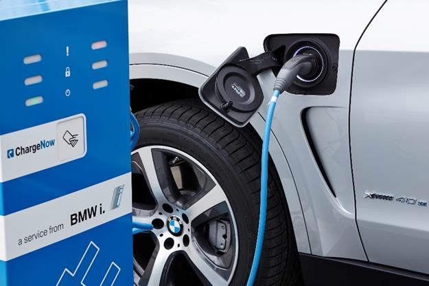 Principales características técnicas BMW X5 xdrive40e: Motor de gasolina de cuatro cilindros en línea con tecnología M Performance, BMW TwinPower Turbo (Twin-Scroll-Turbo, inyección directa High