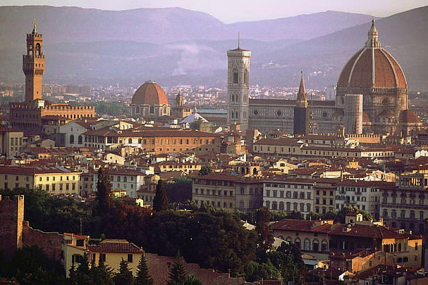 Salida desde el puerto hacia Florencia para visitar la ciudad.