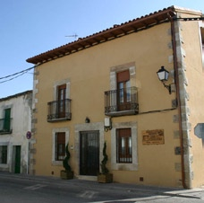 com 5 alojamientos 12 plazas Casa tradicional de la Sierra Norte madrileña, de nueva edificación aunque manteniendo sus características originales, con