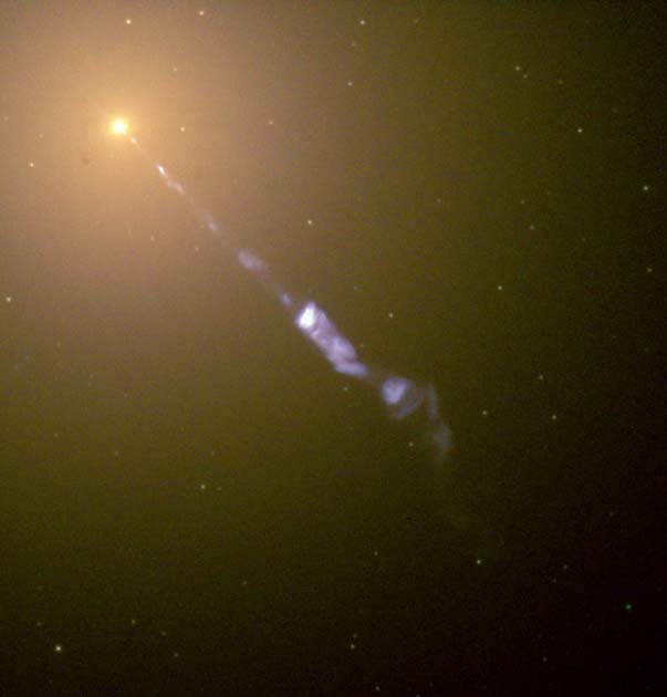 Agujeros negros por doquier AGN: Active Galactic Nuclei & quasars Ejemplo: M87 Censo en