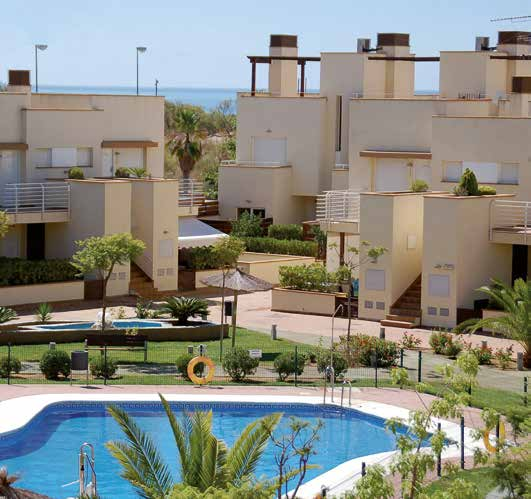 Andalucía Isla Cristina - Huelva Residencial Zaratí C/ Carlos Cano, 10 Residencial muy cerca de la playa con viviendas de 1, 2 y 3 dormitorios, piscina comunitaria y zonas verdes.