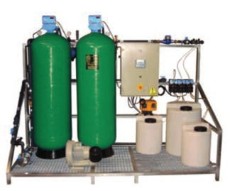 Soluciones Sostenibles para el Agua REUTILIZACIÓN DE LAS AGUAS GRISES COMPONENTES: Depósito de acumulación y oxidación: Acumula el agua gris y se oxida la materia orgánica mediante aireación.