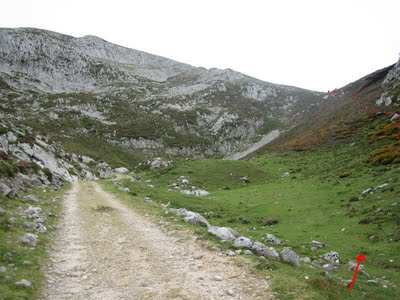 ) Collado del Mojón Pico del Grajal de Abajo (2.248m.) Pico del Grajal (2.046m.) Casetón de Ándara (1.725m.) Jito de Escarandi (1291m.) Tiempo aproximado: 7-8 h.