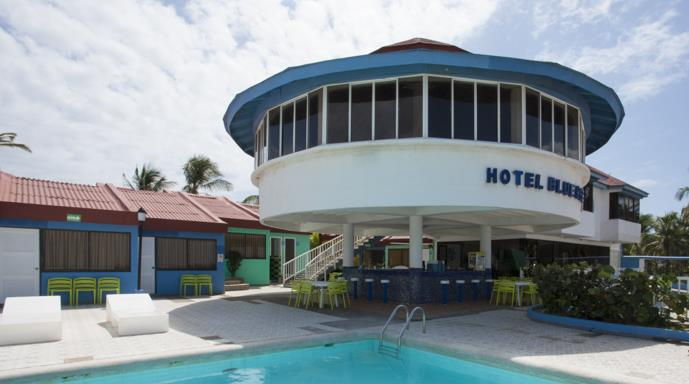 El hotel cuenta con una espectacular vista al mar de los 7 colores.