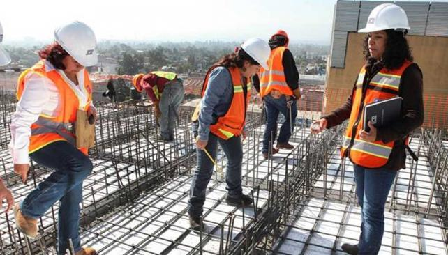 Mujeres en la construcción: ellas también ponen manos a la obra Aunque suele considerarse un trabajo masculino, hay casos que demuestran lo contrario.
