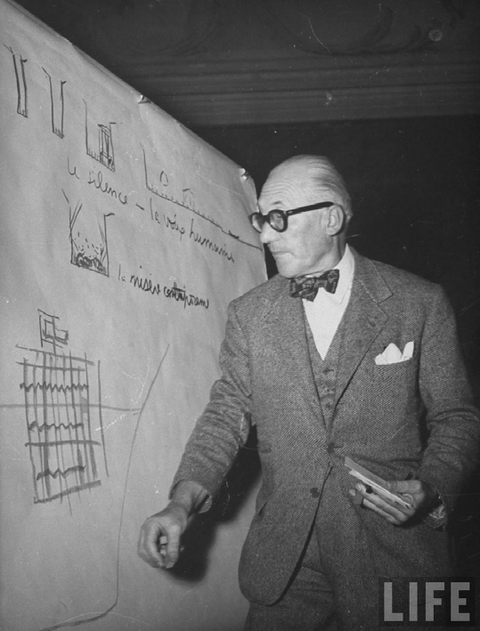 Le Corbusier dibujando 4.3 L ESPACE INDICIBLE 4.3.1 L Espace Indicible, septiembre 1945. 4.3.2 Significado de L Espace Indicible 4.3.3 Le Corbusier Fernando Távora. Disertaciones comparadas. 4.3.4 La visión como síntesis 4.
