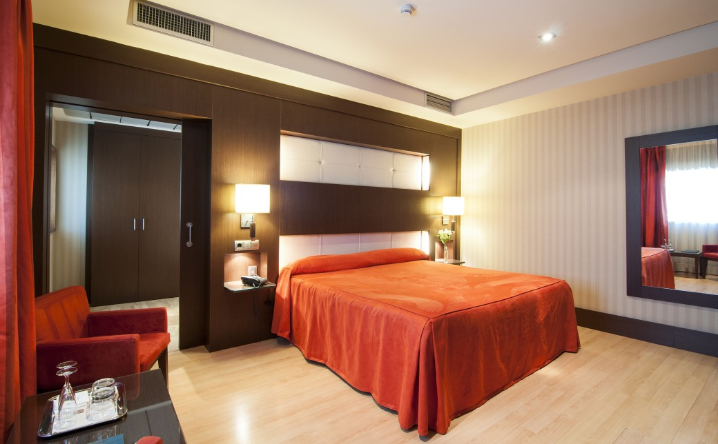 Junior Suite con bañera de hidromasaje Amplias habitaciones de 50m², equipadas para ofrecer el máximo confort.