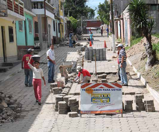 00 50,000 vehículos diarios Pavimentacion y drenaje sanitario en callejon 75G, aldea Piedra Parada Cristo Rey. Q. 142,000.