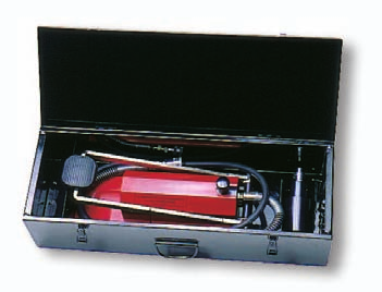 Aceite hidráulico conforme a las especificaciones ISO-L-FC (viscosidad 2,7 mm 2 /seg a 100ºC) OOPA2002-C Bomba a pedal Bomba neumática-hidráulica Es una herramienta de taller que se puede utilizar