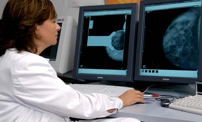 Salut 10 SERVICIO DE RADIOLOGÍA El Servicio de Radiología del Hospital Universitario de La Ribera cuenta actualmente con: Dos equipos de Resonancia Magnética, de 1 y 1,5 Teslas.