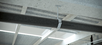 Si la estructura de la cubierta es metálica, es necesario disponer un rail que se encargue de transmitir los esfuerzos recibidos desde la red de colectores a la estructura.