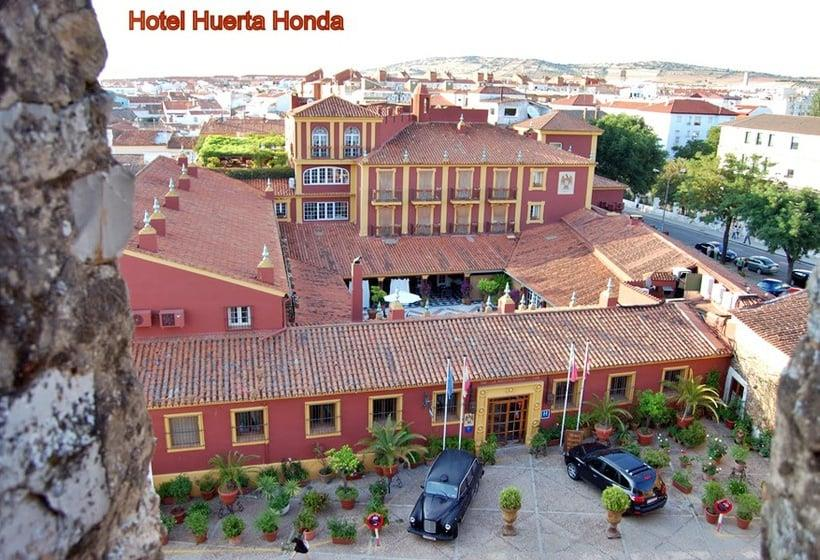 La llave El monto La ducha El balcón el televisor los gastos el baño la cuenta Hotel Huerta Honda en