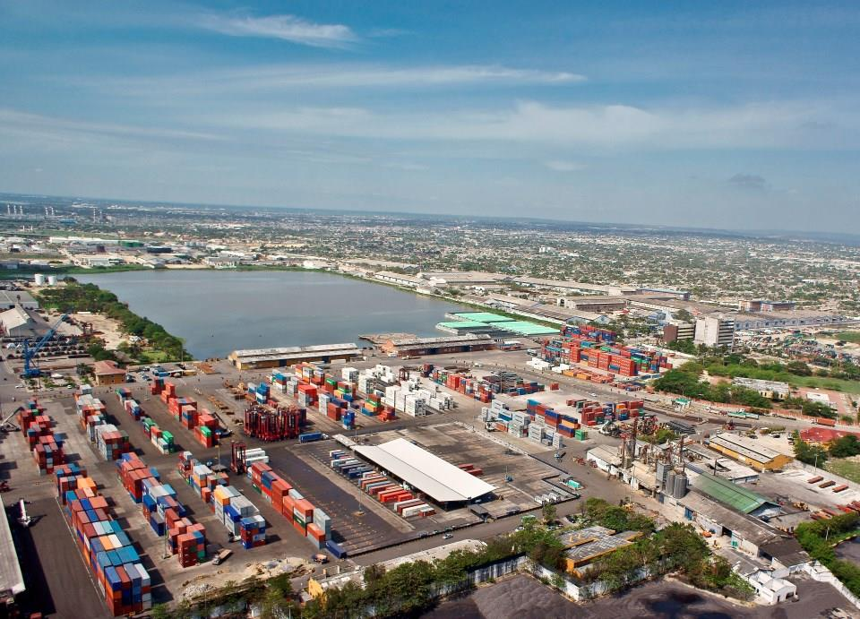 Gráfica 22: Puerto de Barranquilla Fuente: Sociedad Portuaria Regional de Barranquilla En el 2015, el puerto de Barranquilla movilizó 8,6 millones de tons donde las importaciones participaron con el