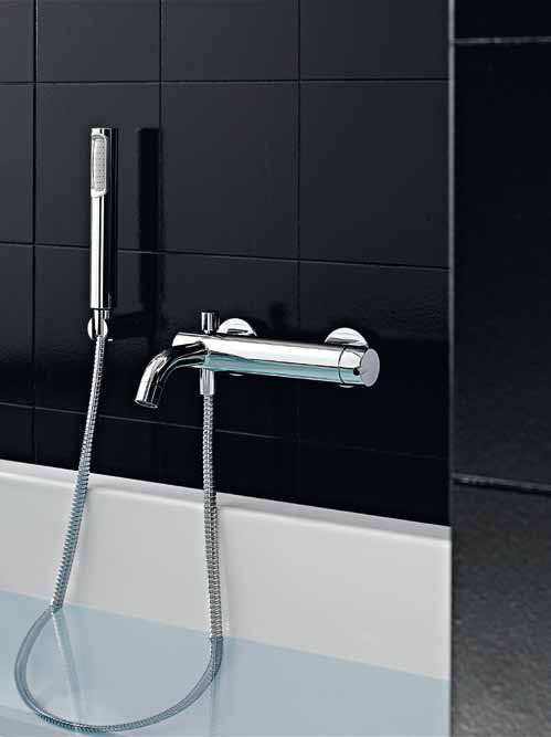 Exposed single lever bathshower mixer with shower set. Monomando exterior bañoducha con conjunto ducha.