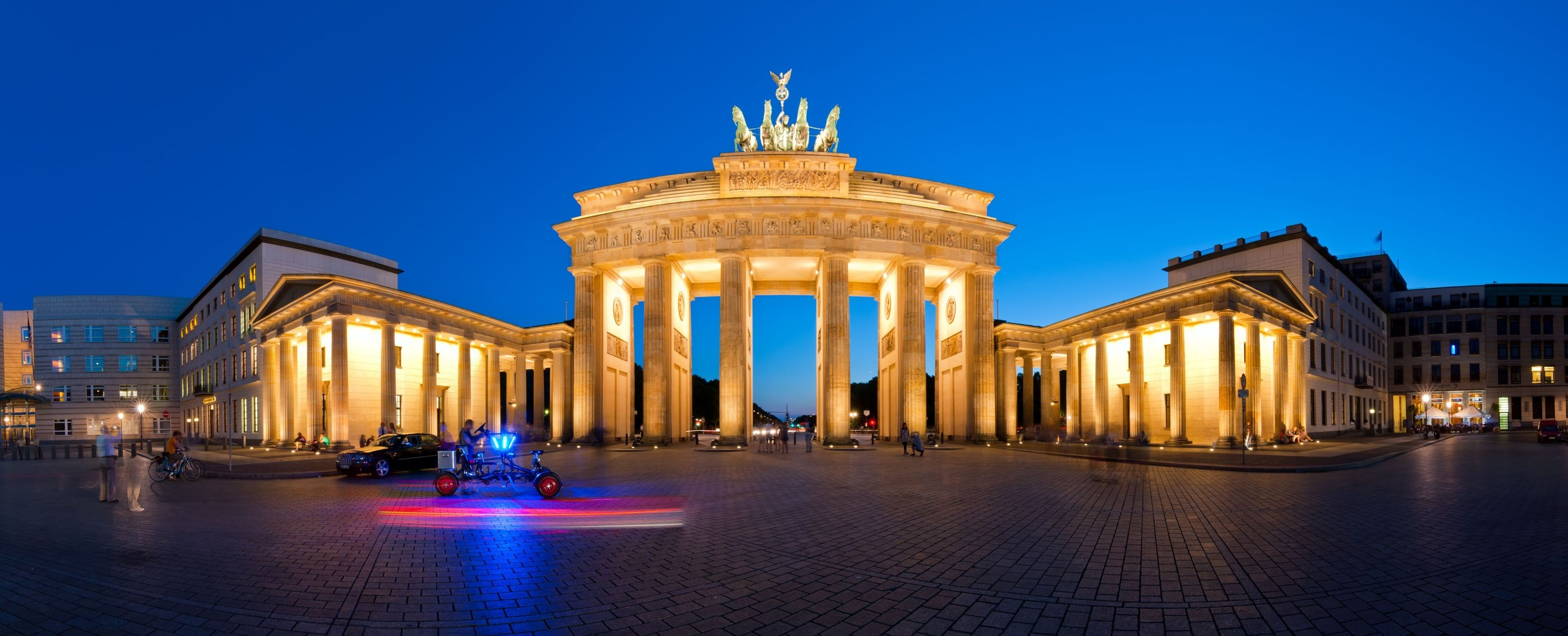 Puerta de Brandenburgo Opción Noches Extras en Berlín Berlín, la Vibrant Capital Alemana rlín e B a da Escapa City Break en Berlín & Excursiones 4 Días / 3 Noches El Precio Incluye Traslados