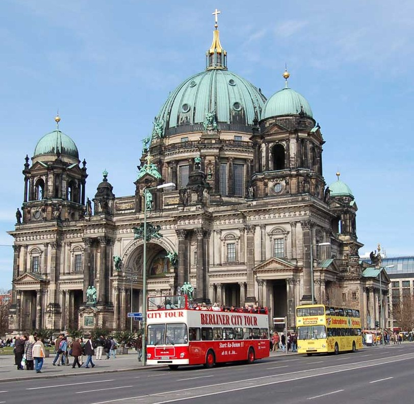 Suplementos (Por persona en regular): Visitas: Tour Lo mejor de Berlín (4 horas); Tour Berlín de la Guerra Fría; Tour del Tercer Rech; Tour de Experiencia alternativa en Berlín.