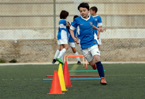 través de una combinación perfecta entre fútbol, compañerismo y otras actividades.