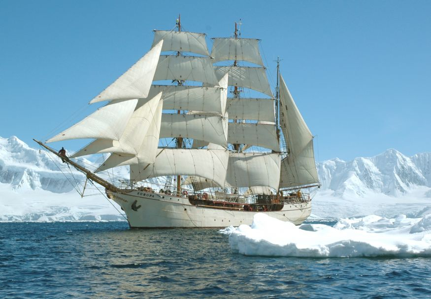 Fuera de categoría Bergantín Europa Irresistible. Llegar a la Antártida a bordo de un impresionante velero de tres mástiles con las velas desplegadas.