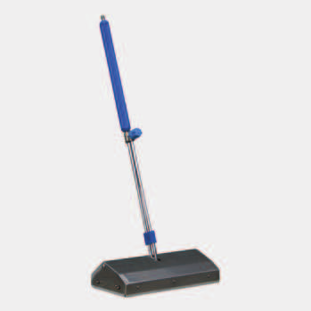160 bar / 8 l/min / 60 C 521 0 1 300 mm 1,4 kg» ideal para limpieza de suelos y paredes.