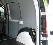 Zona de carga Revestimientos Revestimientos Paneles laterales Revestimiento lateral completo, incluye puertas. Gran resistencia al impacto, flexible, lavable. A medida de cada vehículo.