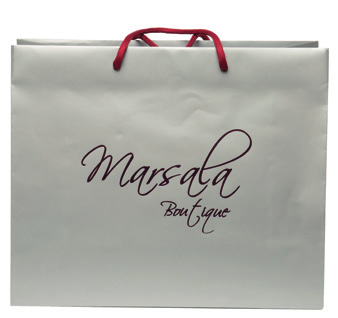 projecting an image with sobriety and elegance. These are ideal for all types of businesses and enterprises, with manufacturing available from 1000 units. Bolsas de Lujo genéricas o personalizadas.