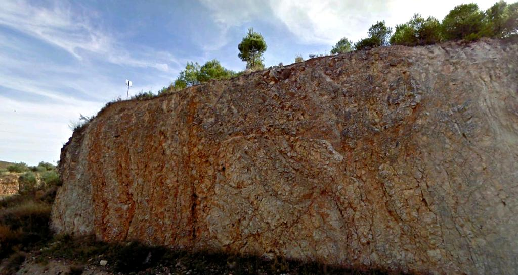 En zona anterior: Calizas del Mioceno Inf.