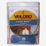 Velcro Es un sistema de apertura y cierre rápido que consiste en dos cintas de tela que deben fijarse en las superficies a unir, se pueden fijar con autoadhesivo o coserlas.