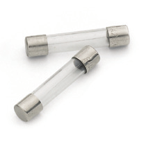 Cartuchos fusible miniatura de cristal en tamaño, de bajo poder de corte, indicados para pequeñas corrientes nominales.