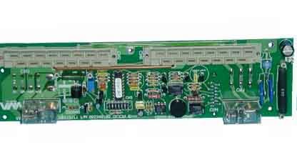 3.3 MODULO DE CONTROL Circuito impreso de doble cara en material FR4 el cual engloba todos los elementos de interconexión, señalización, protecciones, alarmas y desconectador de baterías, así como