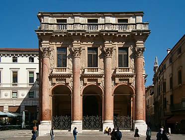 República Veneciana en Vicenza, un segundo edificio público conocido hoy como PALLAZO CAPITANIO.