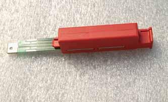 La clavija roja incorpora un descargador de gas, 2 PTC s y un tiristor para ofrecer más rapidez de reacción.