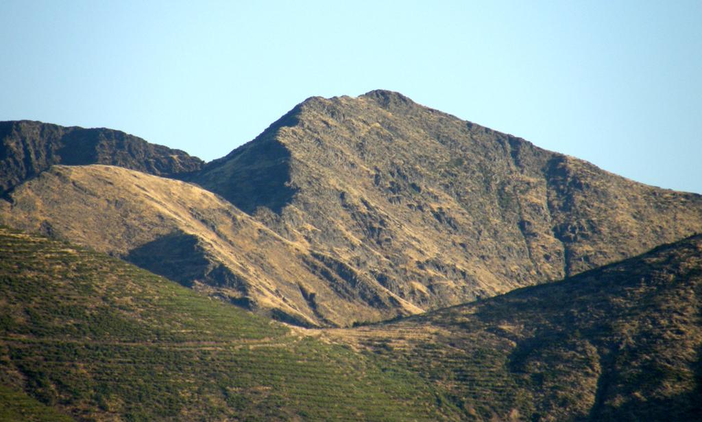 Pico de La Canchera, Al S de Serradilla