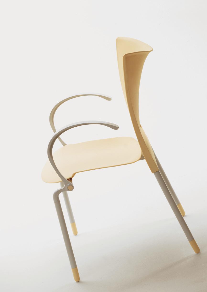 sillería. ARGENTA es una silla muy cómoda en la que el respaldo envuelve la espalda del usuario en todas las posibles posturas permitiendo a la vez una confortable flexibilidad del mismo.