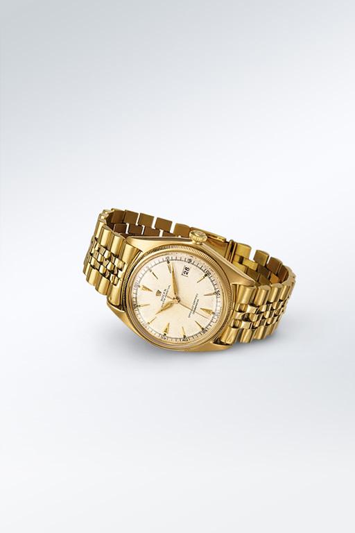El espíritu del Datejust LA HISTORIA DEL DATEJUST Lanzado en 1945, el Datejust fue el primer reloj de pulsera que indicaba la fecha gracias a su apertura en la esfera.