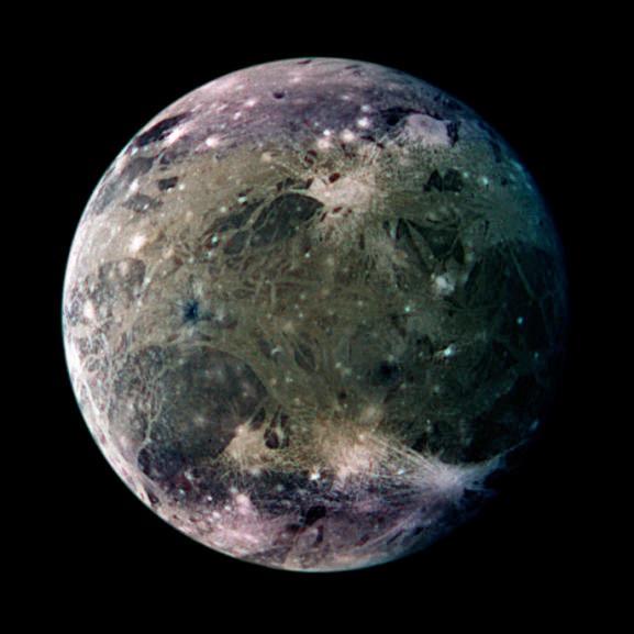 Ganímede Es más grande que los planetas Mercurio y Plutón.