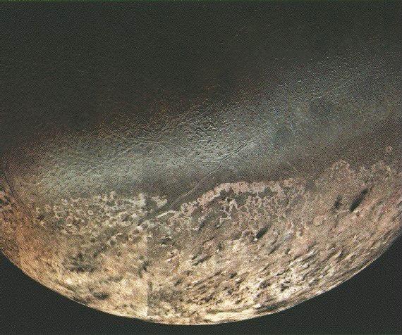 Lunas de Neptuno Umbriel Tritón, de 2700 km, tiene volcanes