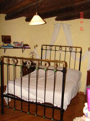 En el ajuar doméstico de los dormitorios de la localidad de Aragüés destacan especialmente las camas, que eran generalmente de hierro, altas, y con