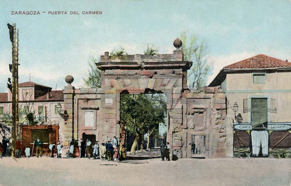 Figura 37. El café de Levante junto a la Puerta del Carmen, principios del siglo XX. Editada por Samsot y Missé, Barcelona. Col. F. Ruiz.