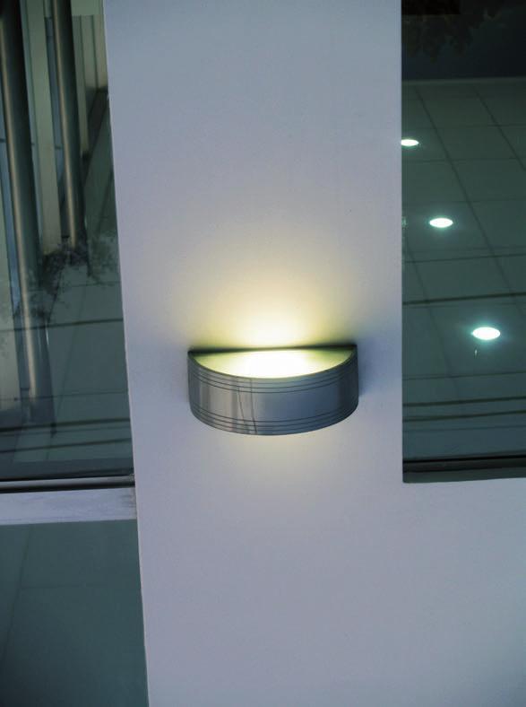 BJ ORNAMENTAL EXTERIOR Descripción Aplicaciones Luminaria decorativa adosable para exteriores de luz directa e indirecta.