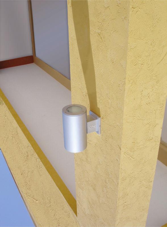 RLDI ORNAMENTAL EXTERIOR Descripción Aplicaciones Luminaria decorativa para adosar a pared de luz directa indirecta. Carcasa en plancha de aluminio de forma cilíndrica.