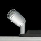 Sistema de regulación de la posición del socket, permitiendo una correcta integración entre el cuerpo del proyector y la lámpara.