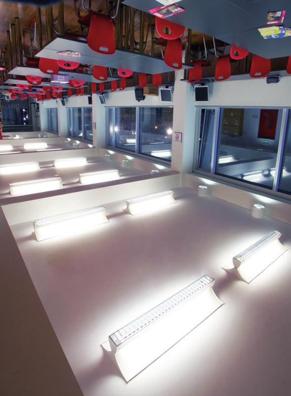 SYNTA MELLOW LIGHT ADOSABLES T5 T8 20 Descripción Aplicaciones Luminaria de interiores para adosar de luz suave, con reflectores envolventes que brindan una iluminación uniforme sobre techos, paredes