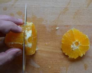 naranjas con un cuchillo