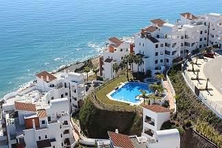 APARTAMENTOS FUERTE CALACEITE Málaga Una excelente opción frente al mar para los que prefieren veranear en un apartamento Hay familias o grupos de amigos que prefieren veranear en un apartamento para