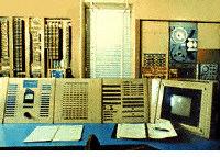computador transistorizado DEC lanza el PDP-1